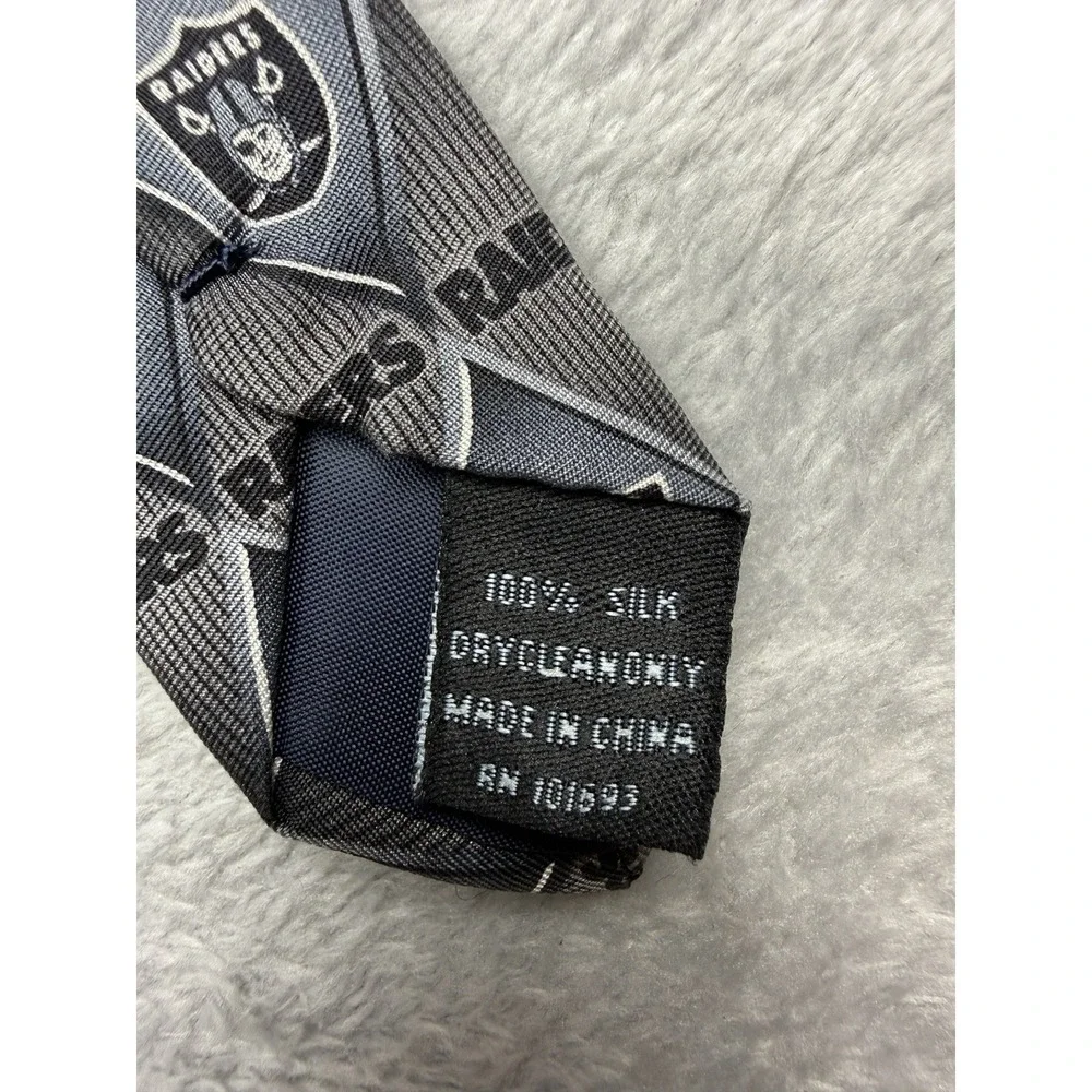 NFL Raiders Logo Woven Silk Tie Gray/Black Geometric Pattern Pointed Style